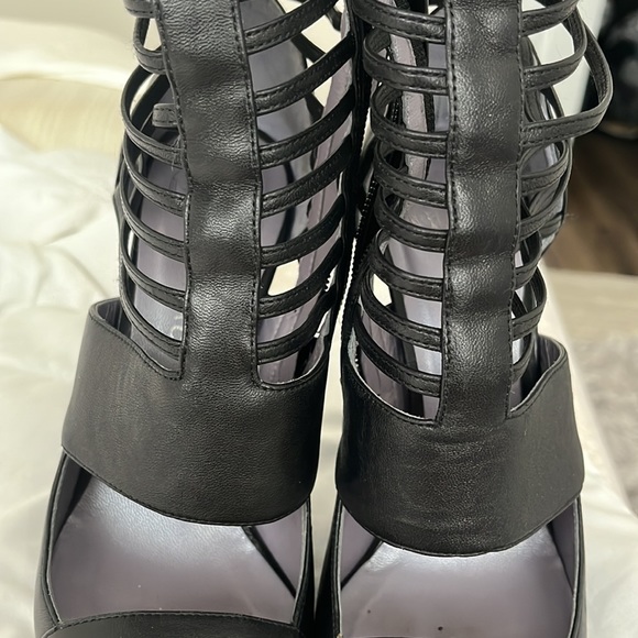 Versace Vintage gladiator stiletto heel! Size 36 1/2 which is a 6 1/2 - Picture 6 of 17